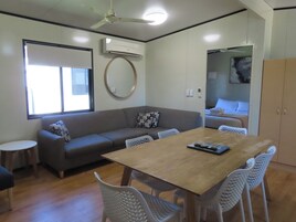 3 Bedroom cabin sleeps 8 | In-room dining