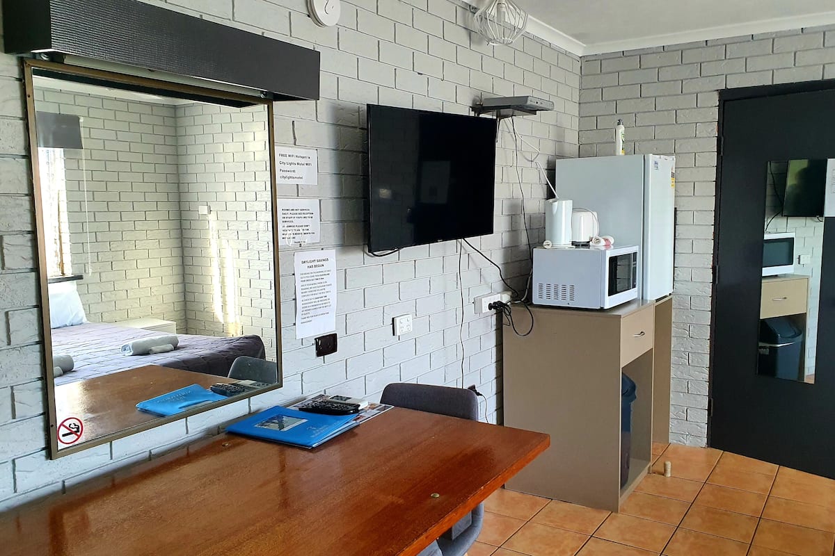 Standaard kamer, niet-roken | Verduisterende gordijnen, een strijkplank/strijkijzer, gratis wifi