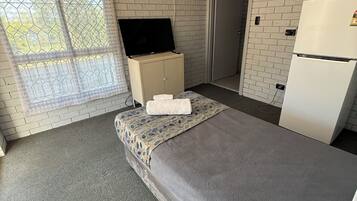 Chambre Simple Économique, 1 lit une place, non-fumeurs | Rideaux occultants, fer et planche à repasser, Wi-Fi gratuit