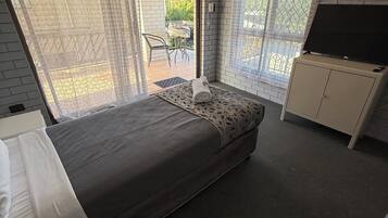Economy Single Room, 1 Twin Bed, Non Smoking | Blackout drapes, iron/ironing board, free WiFi