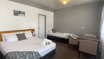 Fer et planche Ă repasser, Wi-Fi gratuit, draps fournis