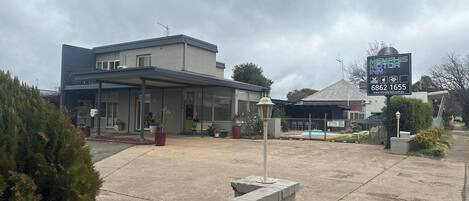 Overnatningsstedets facade