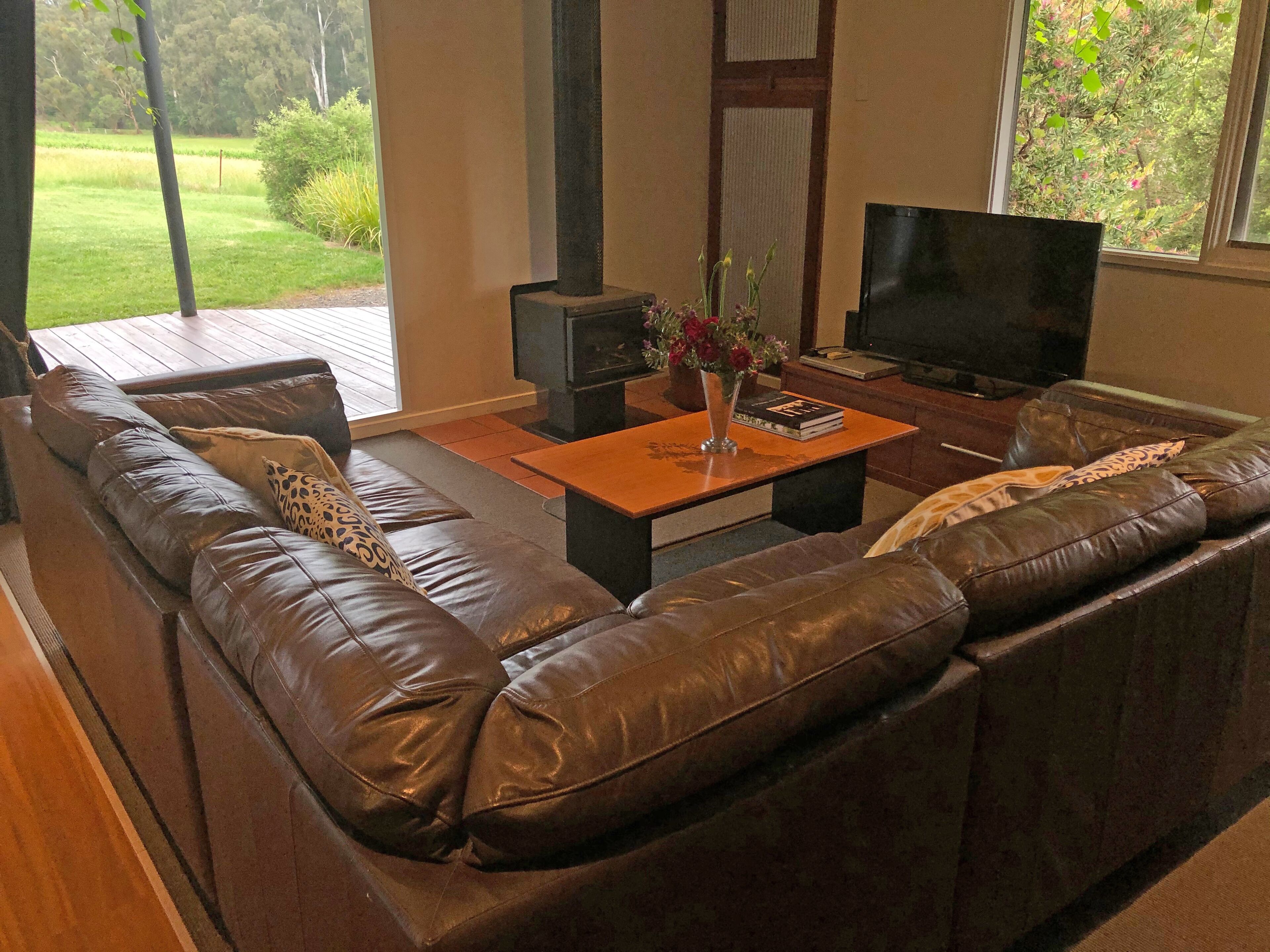 Standard-sviitti, 2 makuuhuonetta (Cottage 2) | Oleskelualue | Televisio