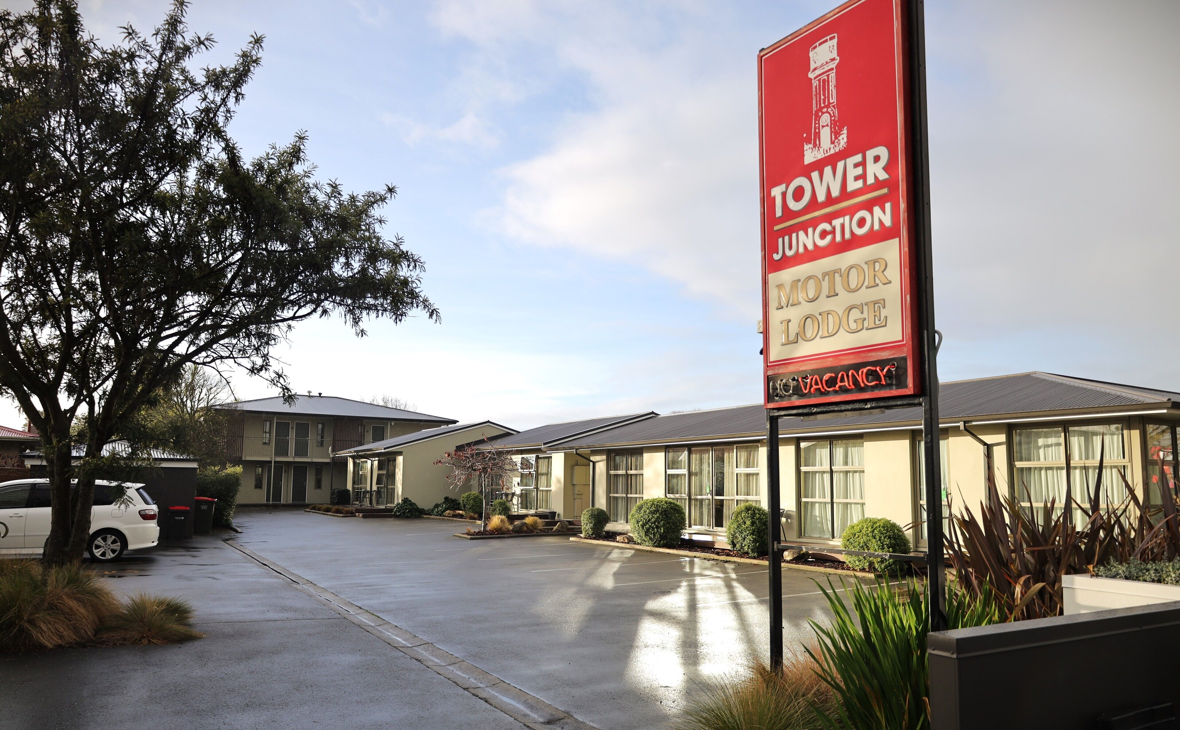 Photo - TOWER JUNCTION MOTOR LODGE- MOTEL with Airport and Railway Station Shuttle service