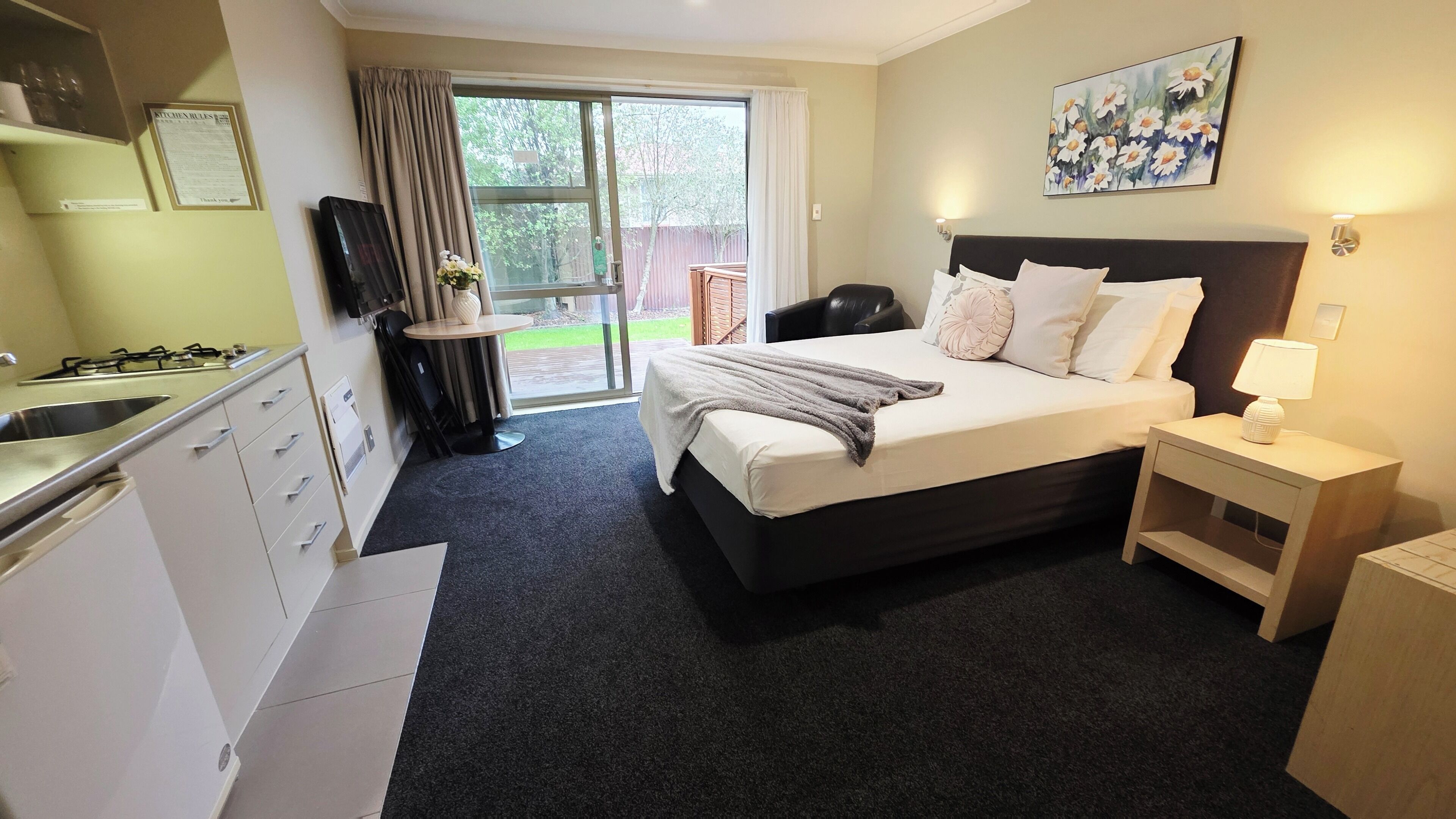 Photo - TOWER JUNCTION MOTOR LODGE- MOTEL with Airport and Railway Station Shuttle service