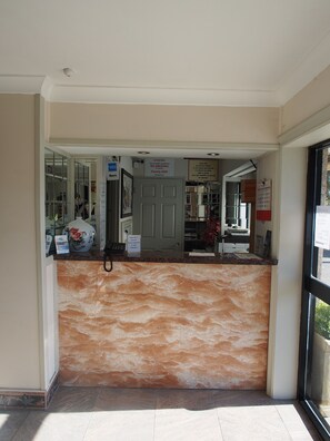 Reception - Linwood Lodge Motel (Greenwich)