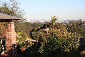 Terrace/patio - Linwood Lodge Motel (Greenwich)