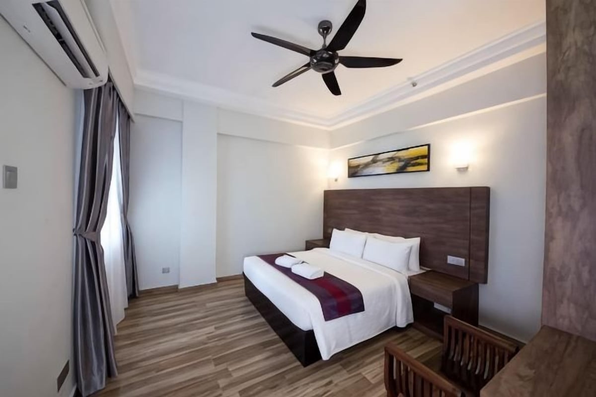 In-room safe, desk, iron/ironing board (on request)