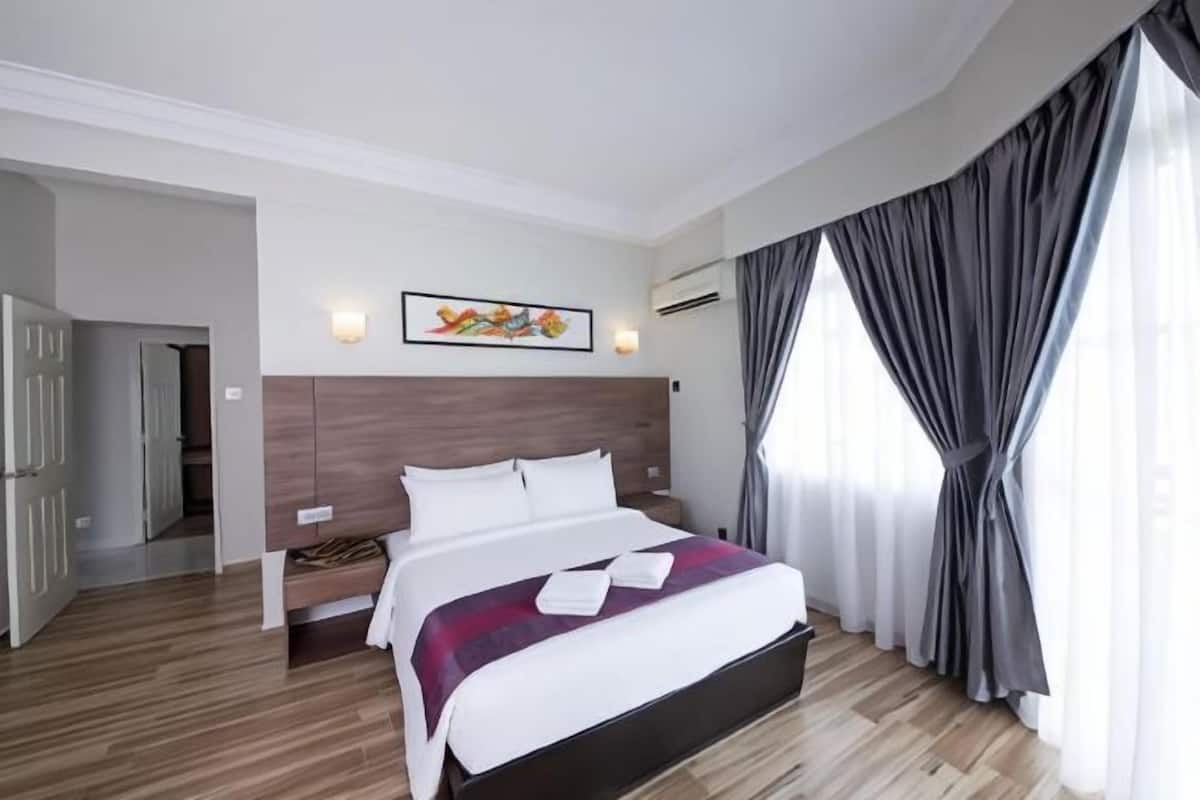 3 camere, una cassaforte in camera, con arredamento individuale
