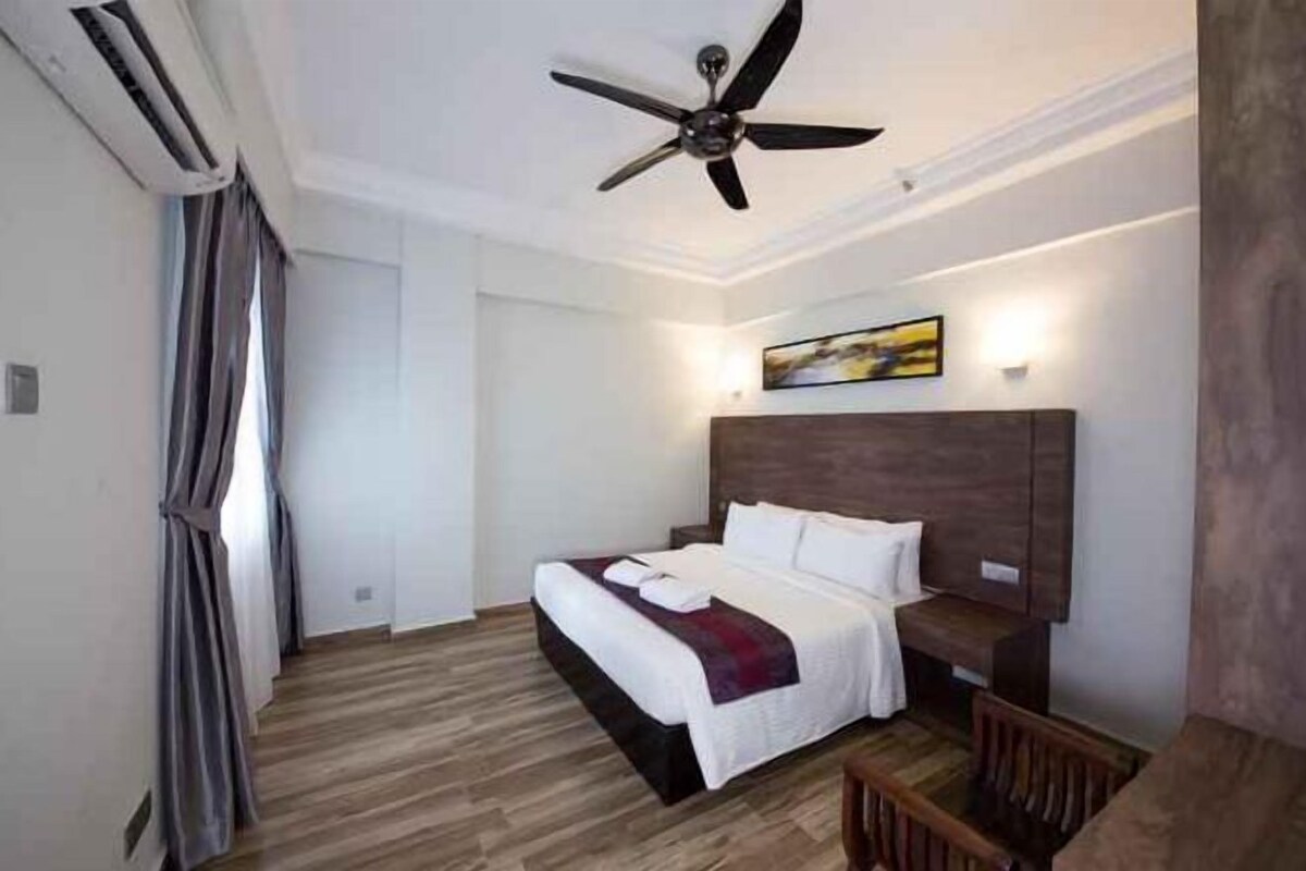 In-room safe, desk, iron/ironing board (on request)