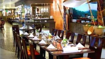 3 ravintolaa, joissa tarjoillaan aamiainen; kansainvälinen keittiö