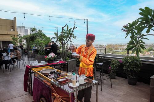3 restaurantes; se sirven desayunos, almuerzos y cenas