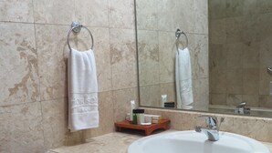 وحدات دش مع أحواض استحمام، حوض استحمام عميق