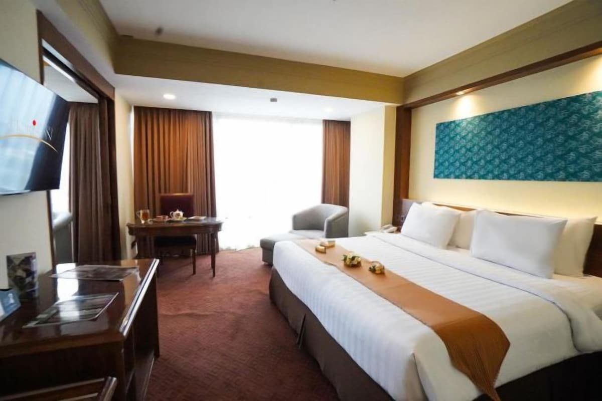 Minibar, in-room safe, desk, soundproofing
