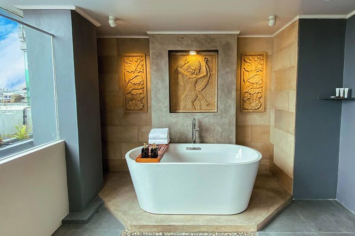 Quarto romântico, 1 quarto, 2 banheiros, no canto | Opções para refeição no quarto