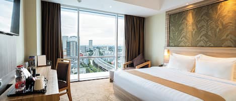 Habitación doble | 1 habitación, minibar, caja de seguridad en la habitación y escritorio