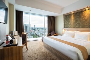 Double Room | Minibar, in-room safe, desk, soundproofing - Horison Ultima Bekasi (Bekasi)