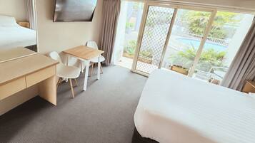 Queen Single | 1 bedroom, blackout drapes, iron/ironing board, free WiFi