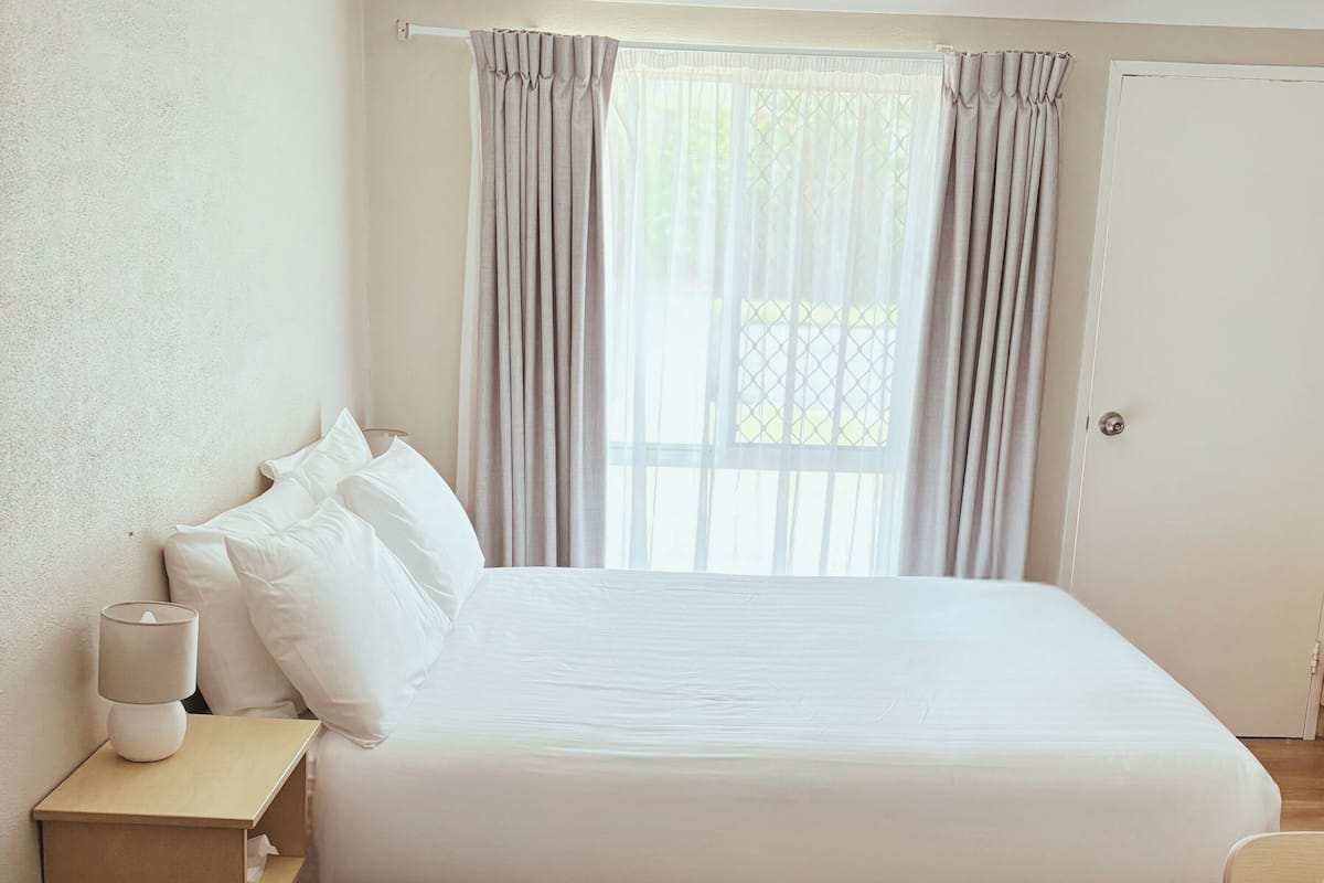 Queen Cozy | 1 bedroom, blackout curtains, iron/ironing board, free WiFi