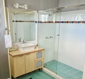 Apartment, 2 Schlafzimmer | Badezimmer | Dusche, kostenlose Toilettenartikel, Haartrockner, Handtücher