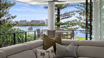 Departamento superior, varias habitaciones, para no fumadores, cocina (3 Bed Superior Apt 3 Nts) | Terraza o patio