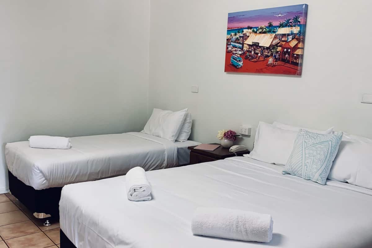 Desk, laptop workspace, soundproofing, free cots/infant beds
