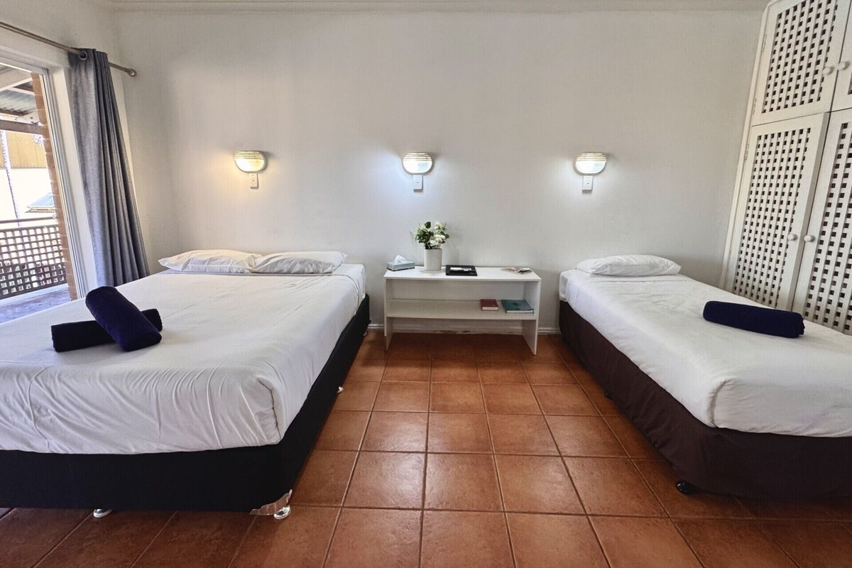 Superior Double or Twin Room, Pool View | Desk, laptop workspace, soundproofing, cribs (free)