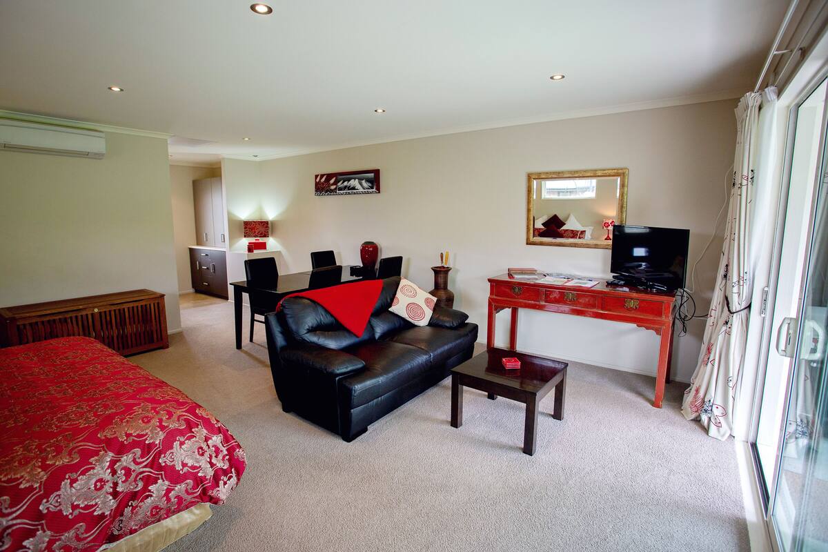 Premium Studio Suite, 1 King Bed, Non Smoking, Mountain View | Living area | 32-inch flat-screen TV with digital channels, TV, DVD player