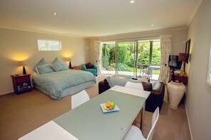 Premium Studio Suite, 1 King Bed, Non Smoking, Mountain View (Mt Dunblane self cater)