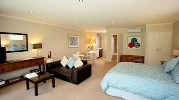 Suite Studio Premium, 1 trÚs grand lit, non-fumeurs, vue montagne (Mt Dunblane self cater) | Literie de qualité supérieure, coffres-forts dans les chambres