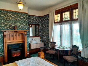 Deluxe Double Room | Individually decorated, iron/ironing board, free WiFi, bed sheets
