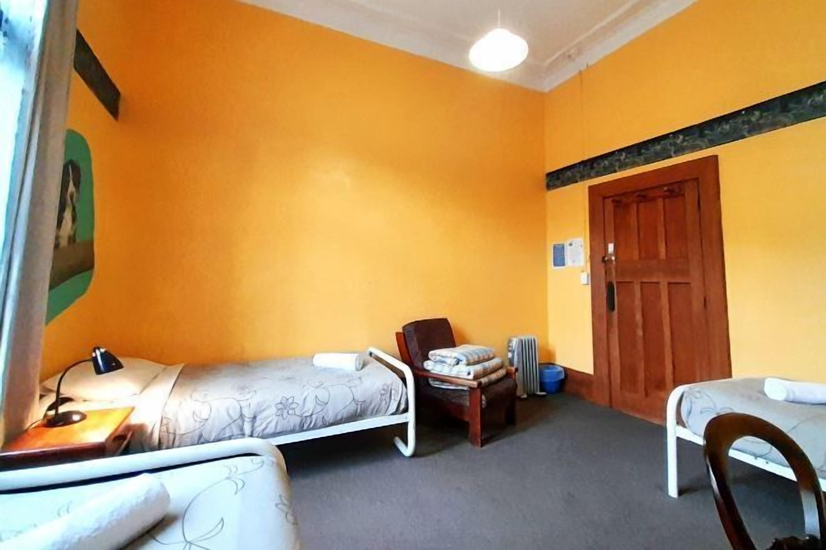 Individually decorated, iron/ironing board, free WiFi, bed sheets