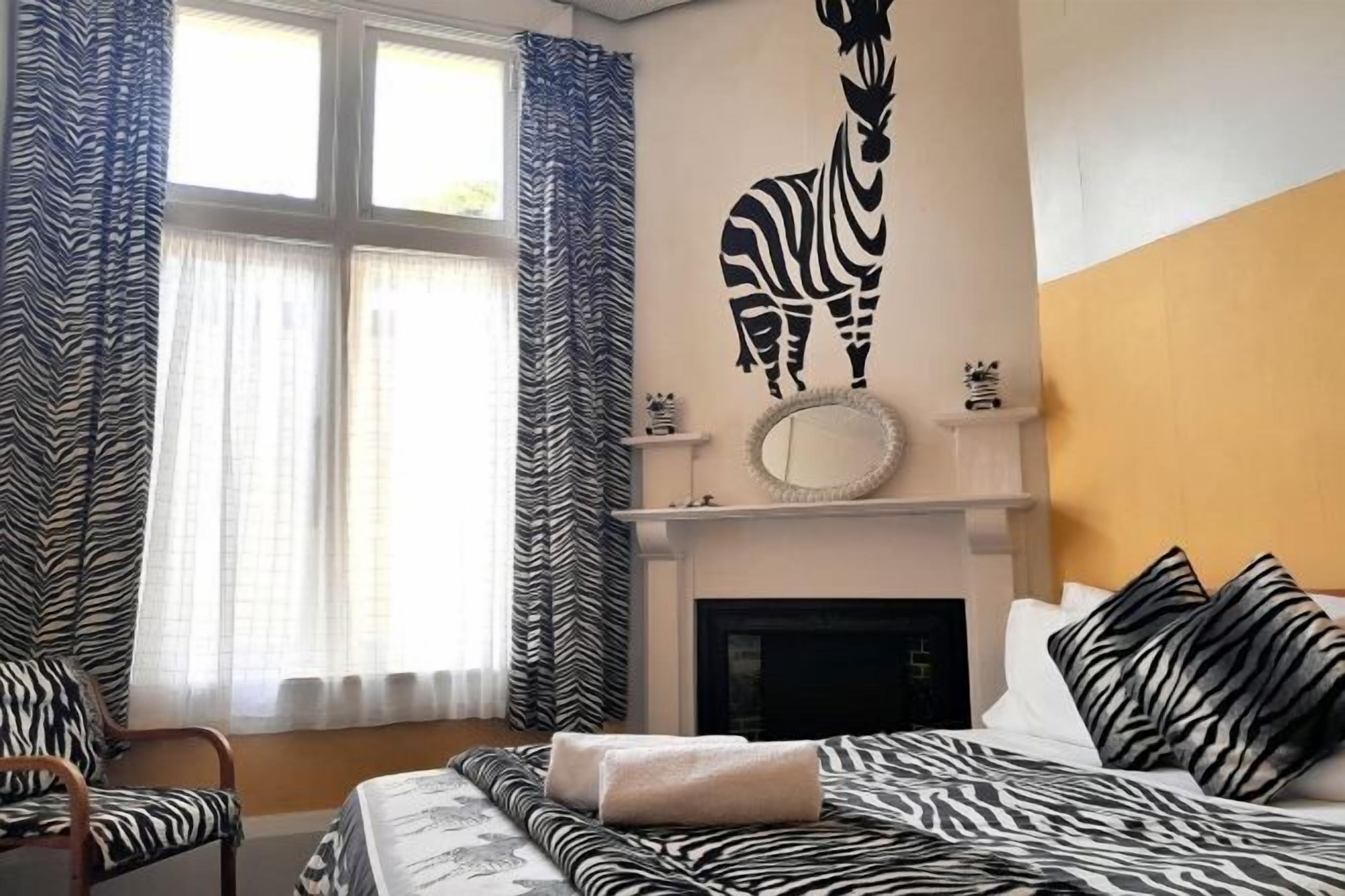 Individually decorated, iron/ironing board, free WiFi, bed sheets