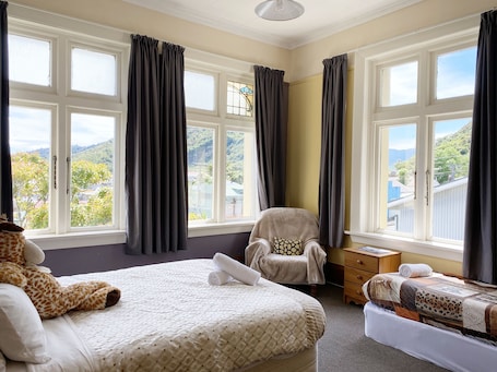 Twin/Triple Room | Soundproofing, free WiFi, bed sheets