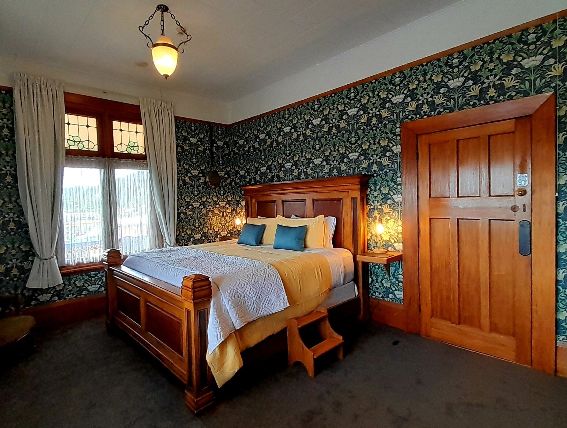 Deluxe Double Room | Individually decorated, iron/ironing board, free WiFi, bed sheets