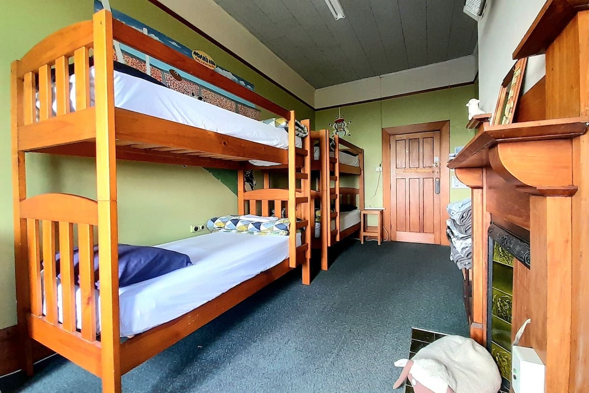 Standard Shared Dormitory, Women only, Non Smoking, Shared Bathroom (Bed in Female only 5Dorm) | Dihias secara berasingan, seterika/papan seterika, Wi-fi percuma