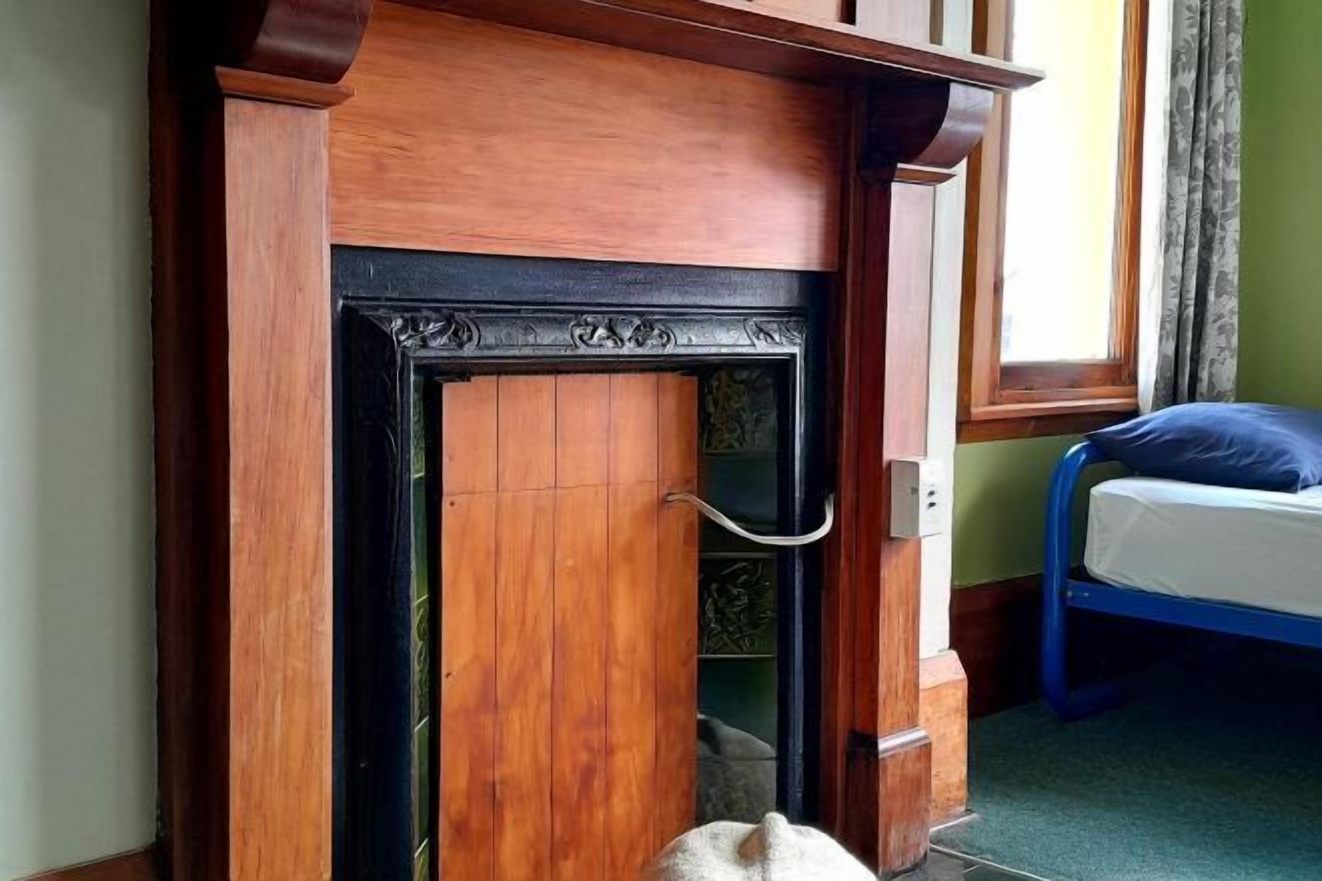 Individually decorated, iron/ironing board, free WiFi, bed sheets