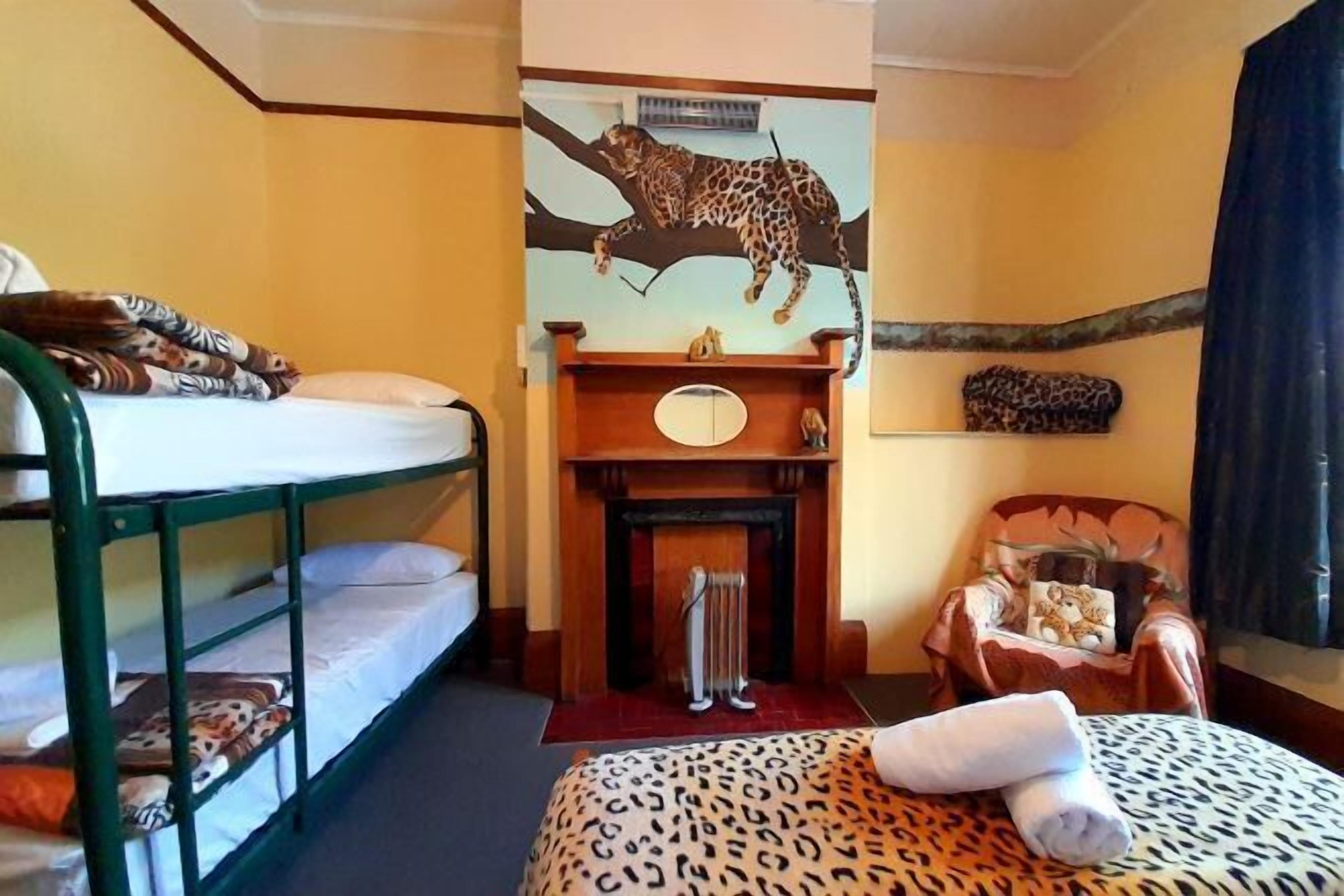 Individually decorated, iron/ironing board, free WiFi, bed sheets