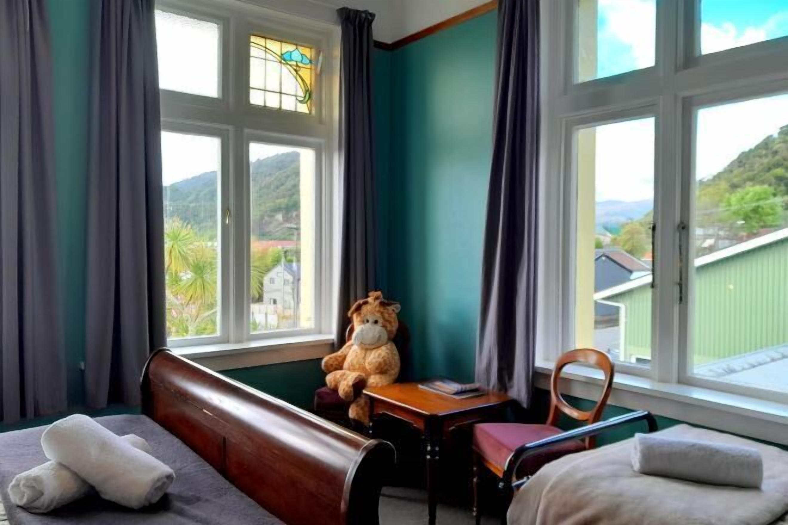 Individually decorated, iron/ironing board, free WiFi, bed sheets