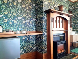 Individually decorated, iron/ironing board, free WiFi, bed sheets