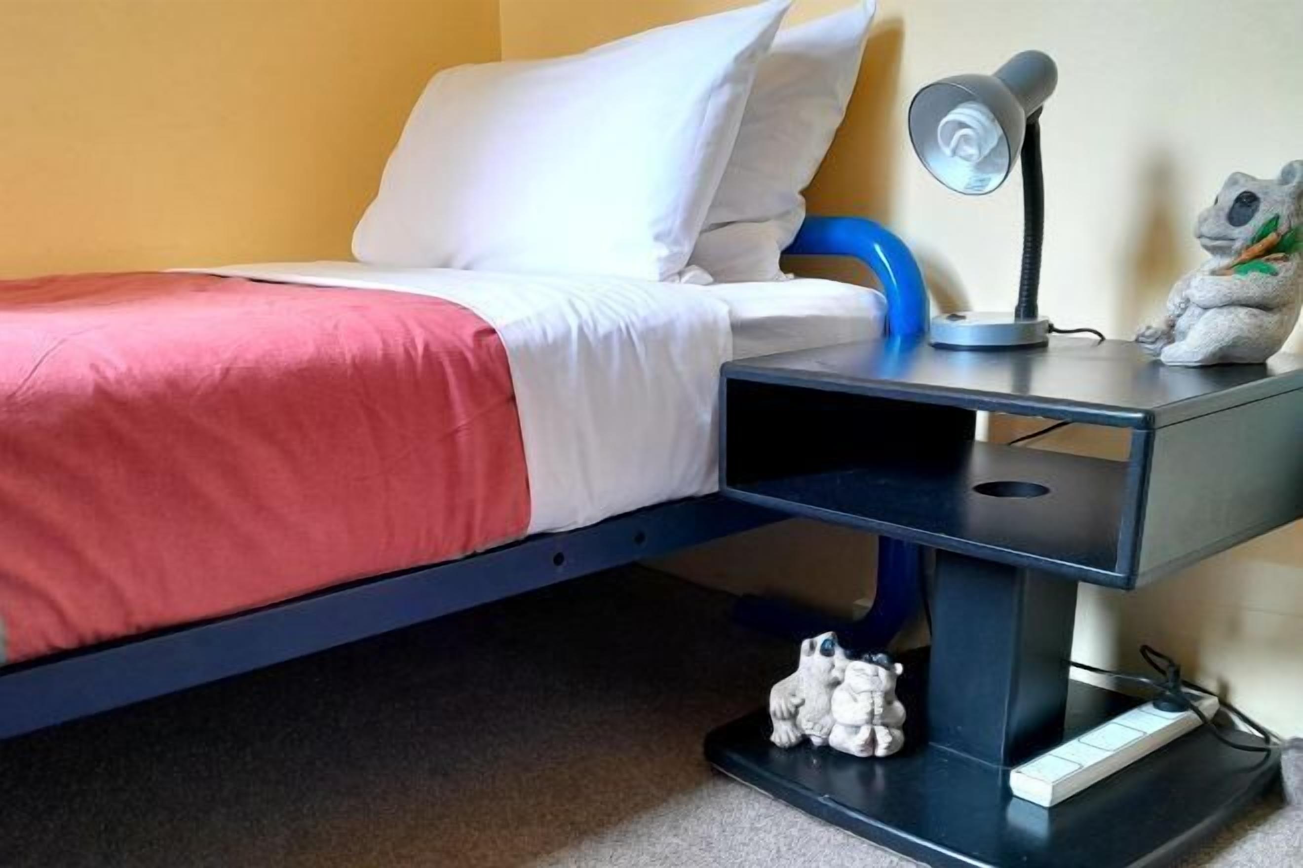 Individually decorated, iron/ironing board, free WiFi, bed sheets