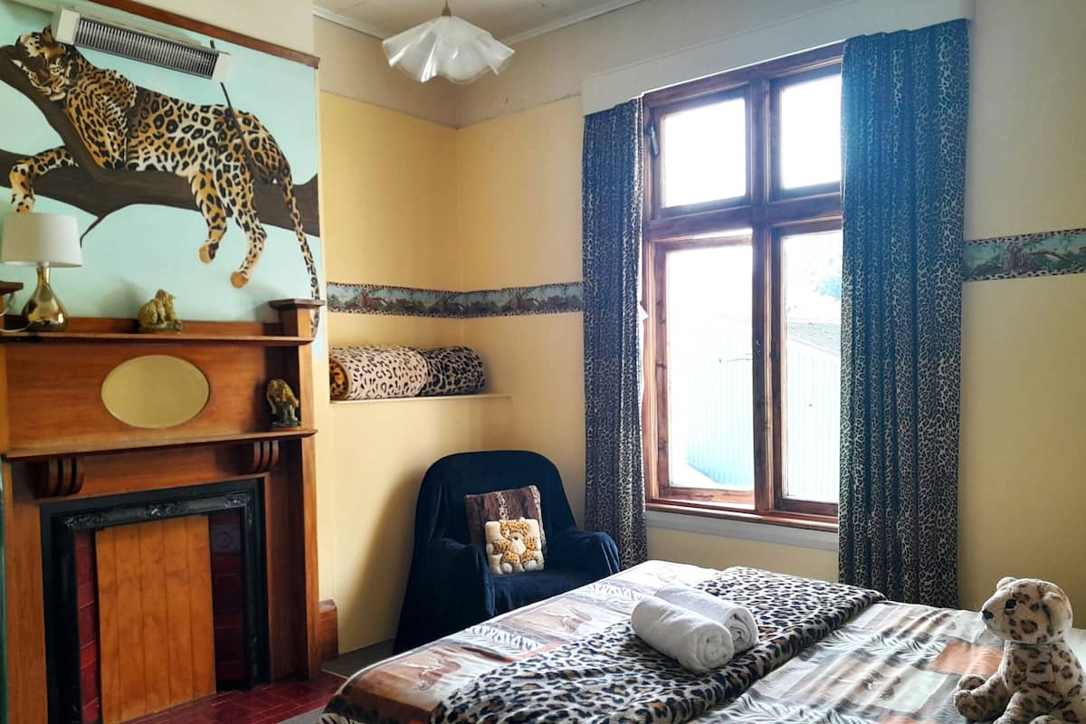 Family Room | Soundproofing, free WiFi, bed sheets