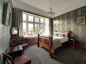 Individually decorated, iron/ironing board, free WiFi, bed sheets