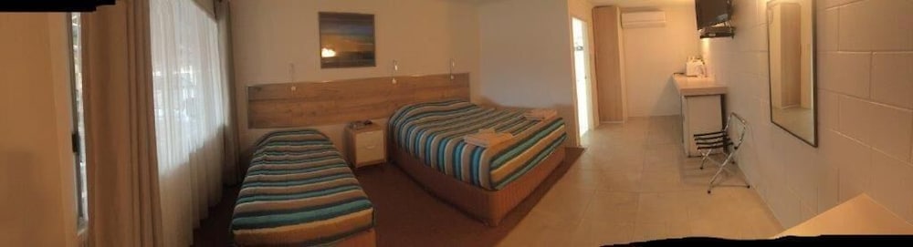 A & A Motel photo 8