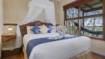 Premium bedding, iron/ironing board, free WiFi