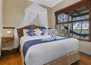 Premium bedding, iron/ironing board, free WiFi