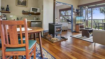 Flat-screen TV, fireplace, DVD player