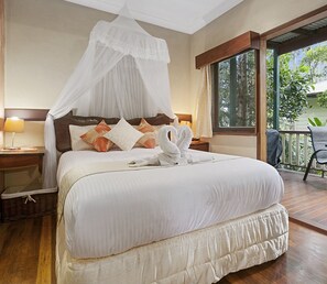 Premium bedding, iron/ironing board, free WiFi - Lillypilly's Cottages & Day Spa (Balmoral Ridge)