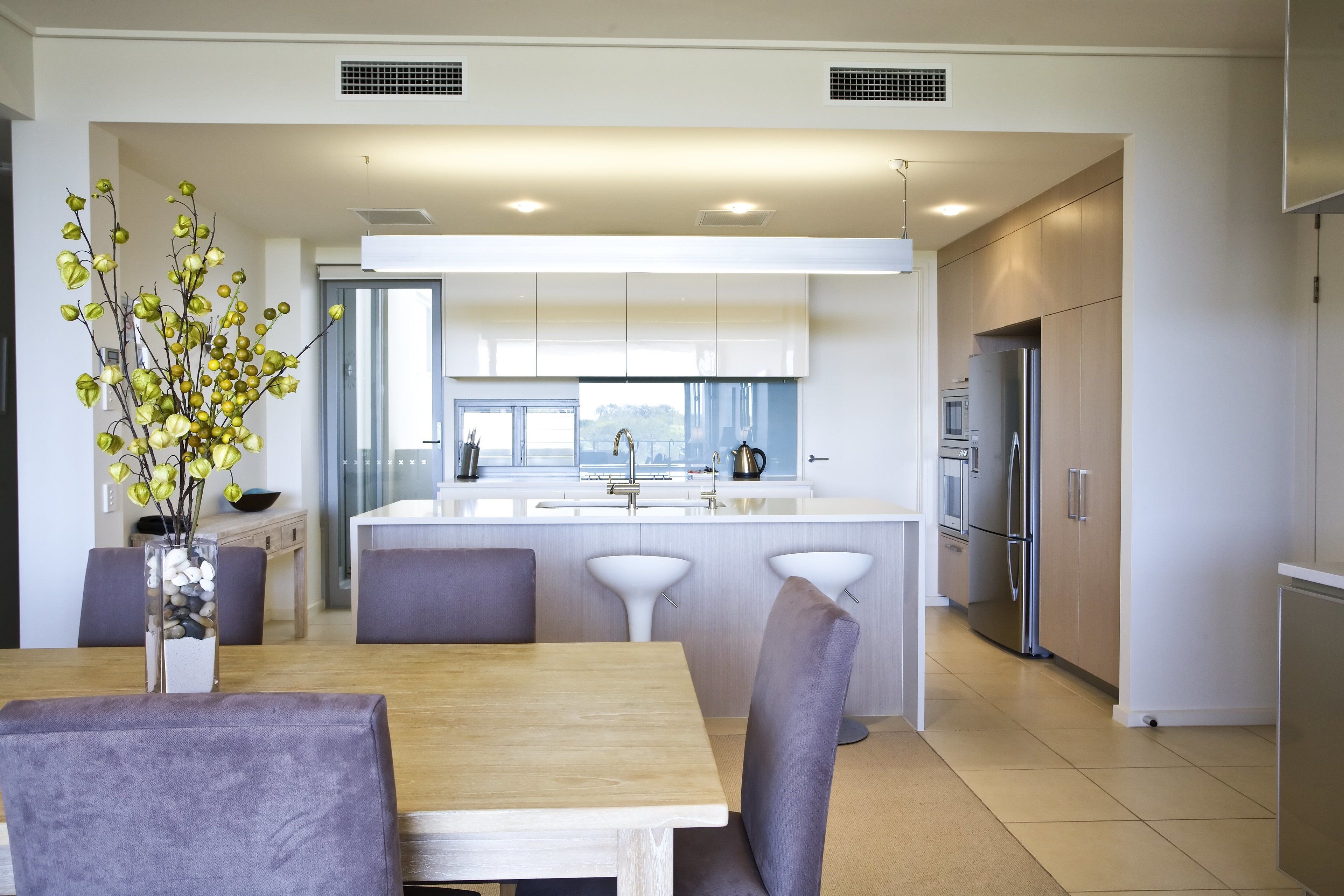 Full-sized fridge, microwave, stovetop, dishwasher