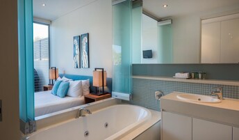 3 Bedroom 2 Bathroom | Bathroom | Shower, free toiletries, hair dryer, towels